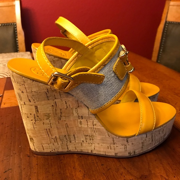 Size 8 - Picture 1 of 6
